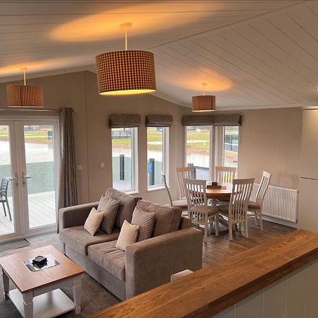 Brackenborough Lakes Resort Лаут Экстерьер фото