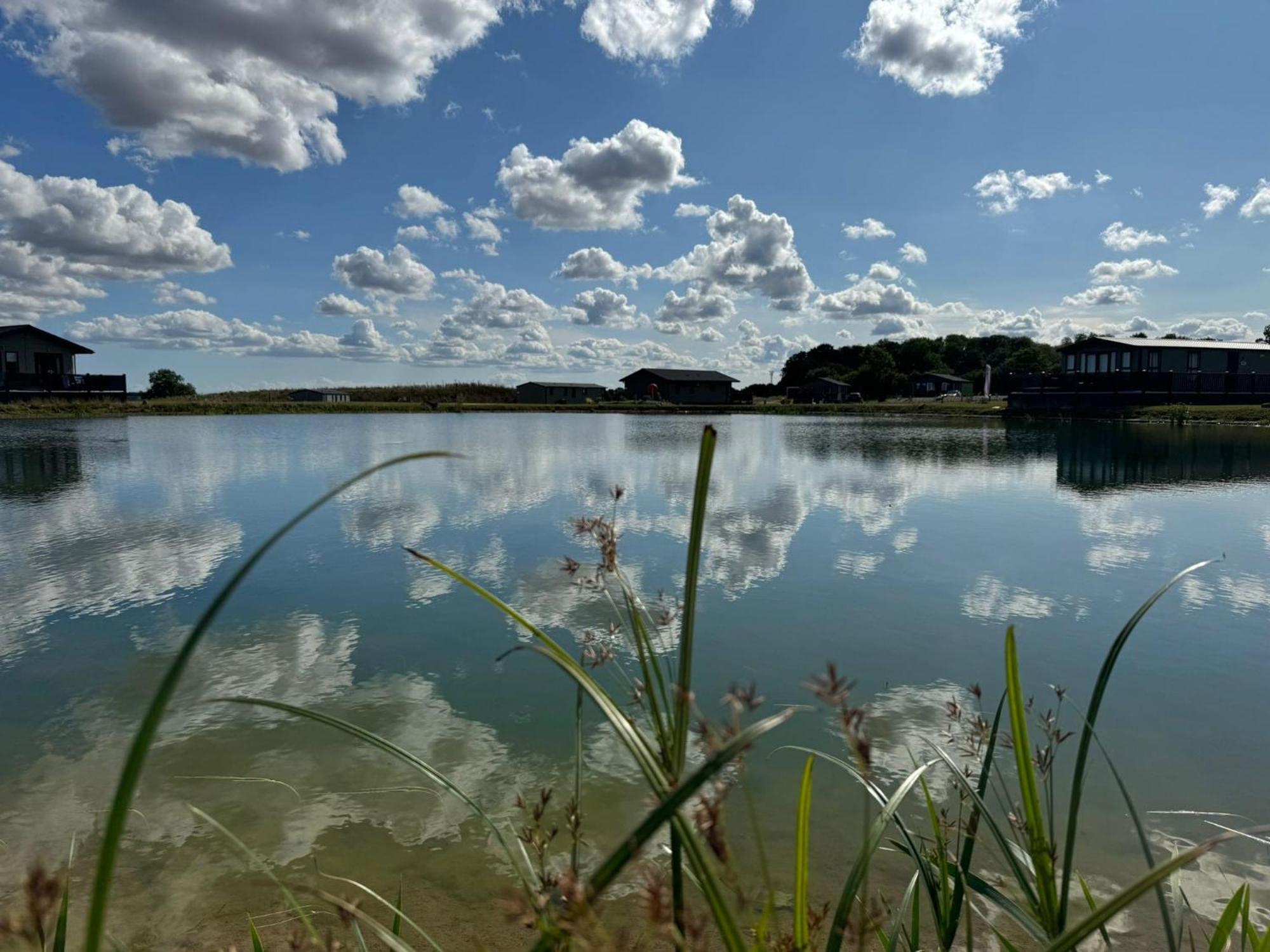 Brackenborough Lakes Resort Лаут Экстерьер фото