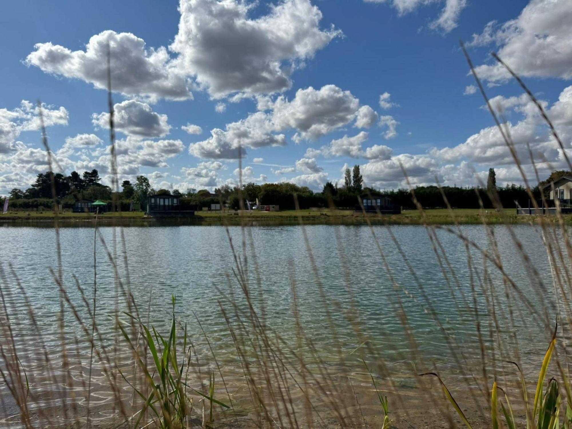 Brackenborough Lakes Resort Лаут Экстерьер фото